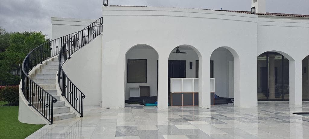 Stucco repair in Key Biscayne