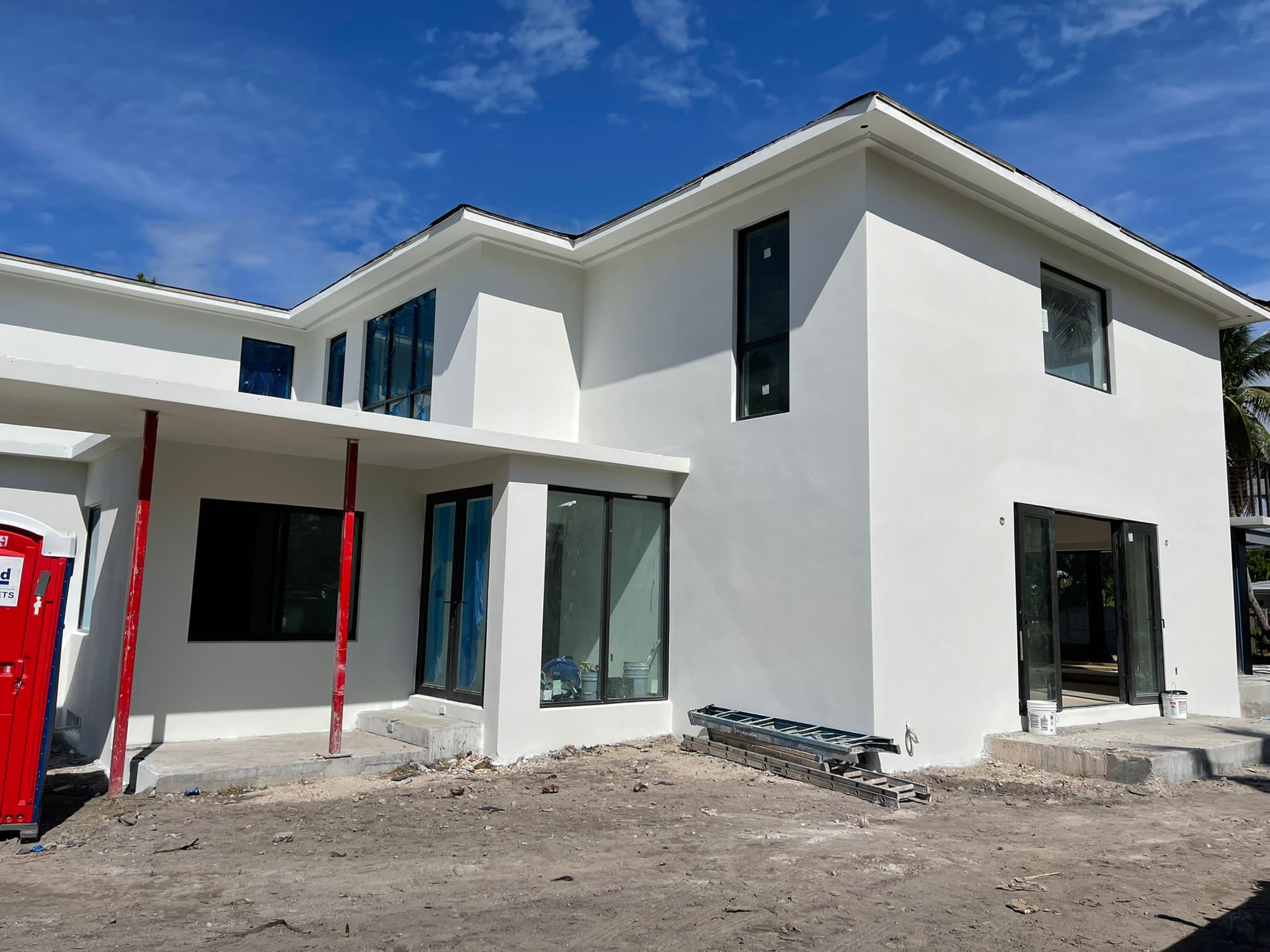 Stucco repair and painting on Miami Beach home