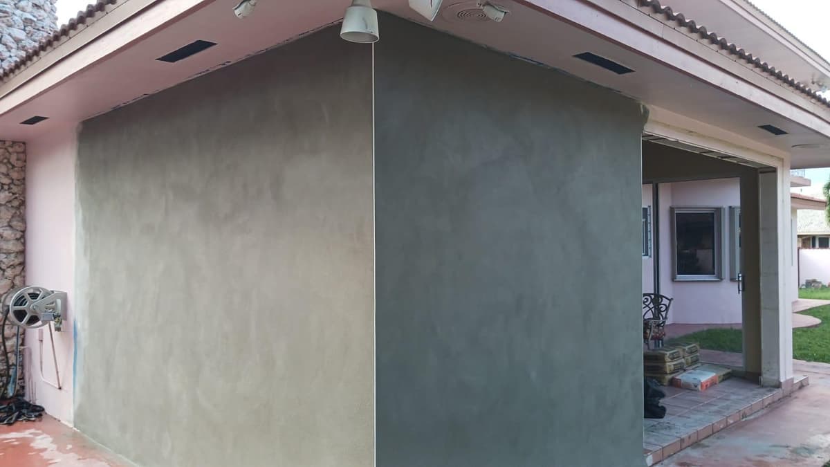 Skilled craftsman applying stucco to a Miami building